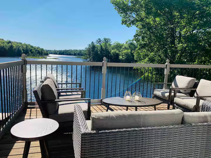 Lovely Waterfront Cottage on Spence Lake photo 4