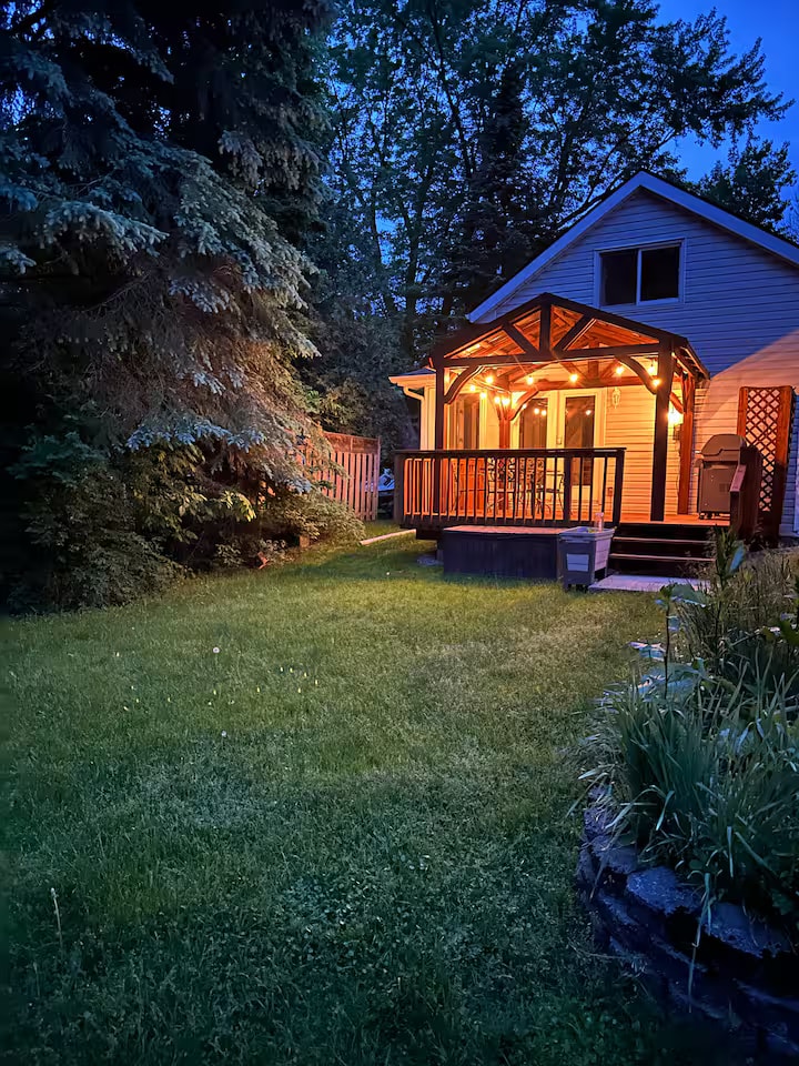 Moose Manor — Renovated Riverfront Cottage photo 2
