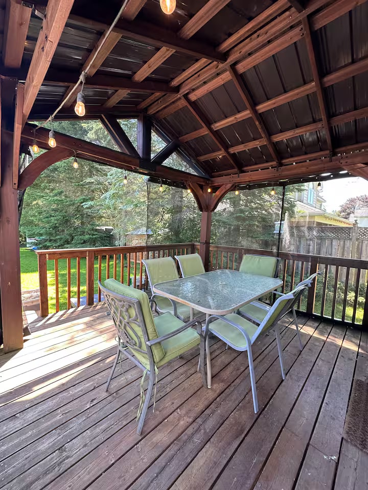 Moose Manor — Renovated Riverfront Cottage